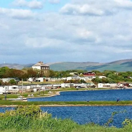 Lakeside Escape Дом отдыха *
